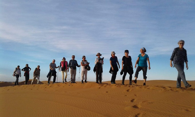 Caminata por el desierto del valle del Draa